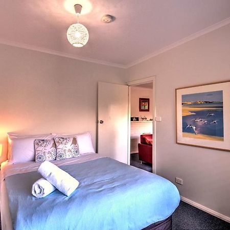Cove Beach Apartment 1 Коулс Бей Екстериор снимка