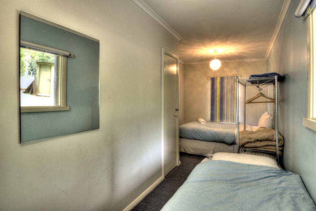 Cove Beach Apartment 1 Коулс Бей Екстериор снимка